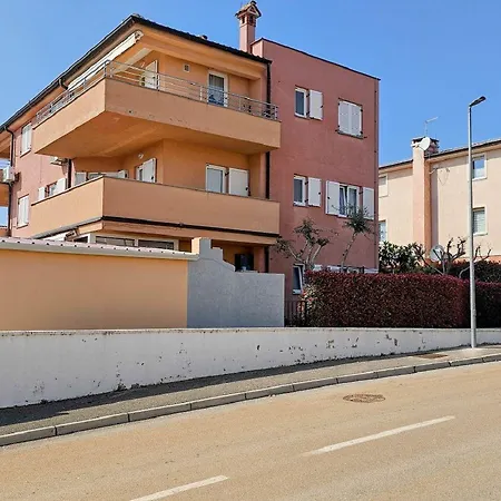Апартаменты Bezauberndes Mit Meerblick, Klima, Wifi, Parkplatz Karpinjan